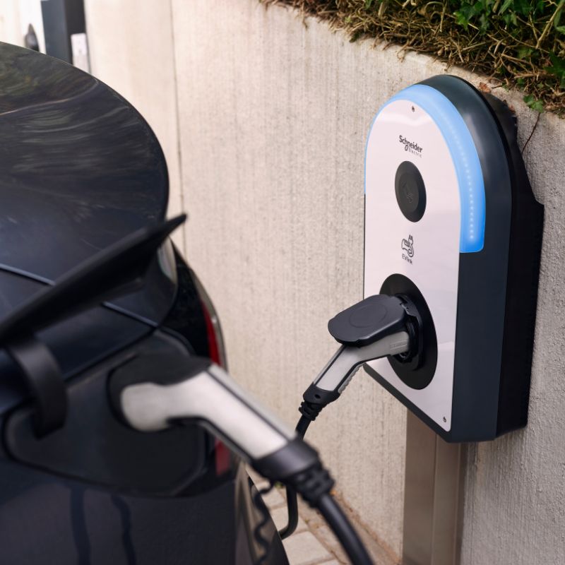 Schneider EVlink Pro AC | 22 kW | Three Phase | Tethered 5m Cable | With In-Build MID Meter